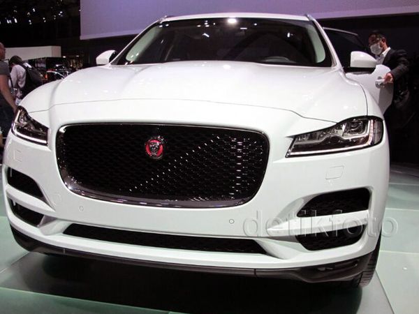 Dikepung Pabrikan Jepang, Jaguar F-Pace Jadi Jawabannya