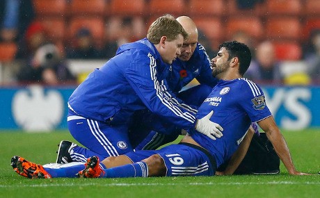 Cedera, Diego Costa Dibawa ke Rumah Sakit