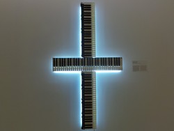 Triawan Munaf Bikin Karya Seni dari Tuts-tuts Piano