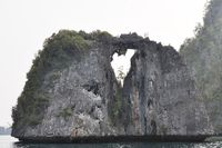 Lubang Berbentuk Hati di Raja Ampat