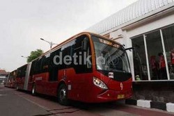 Seharian Keliling Jakarta Naik TransJakarta, Seru Juga!