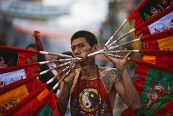 Festival Debus di Thailand, Berani Lihat?