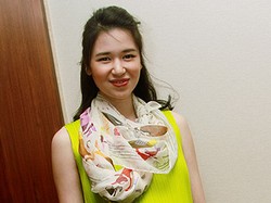 Laura Basuki Diprediksi Melahirkan Januari 2016