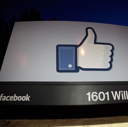 Facebook Paksa Karyawan Pakai Internet Lemot