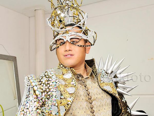 Syahrini Lewat! Penampilan Nassar Heboh Pisan