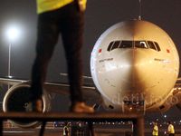 Pesawat Baru Garuda Indonesia Mendarat