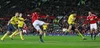 Marouane Fellaini melepaskan tendangan keras ke arah gawang lawan. Jason Cairnduff/Reuters/detikFoto.