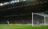 Dalam babak adu penalti ini Wayne Rooney, Michael Carrick, dan Ashley Young gagal menunaikan tugasnya. Hanya Andreas Pereira yang sukses mengeksekusi penalti. Jason Cairnduff/Reuters/detikFoto.