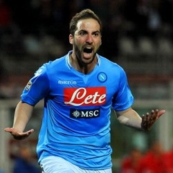 Higuain Enggan Komentari Potensi Persaingan Scudetto dengan Roma