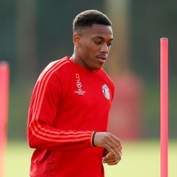 Perbandingan dengan Henry Bisa Bebani Martial