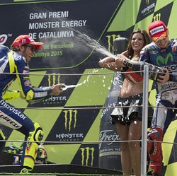 Yamaha Pilih Lorenzo atau Rossi di 2016?