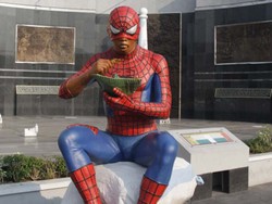 Puluhan Patung Hiasi Sepanjang Jalan Margo Utomo Yogyakarta