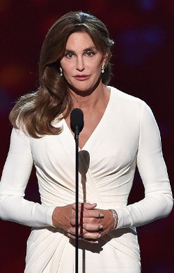 Caitlyn Jenner Terpilih Sebagai Woman of The Year Versi Majalah Glamour