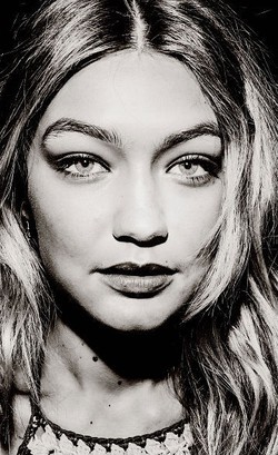 Diterima Sebagai Model Victorias Secret, Gigi Hadid Menangis Haru