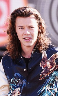 Rambut Cepol Harry Styles Paling Dicari di Google