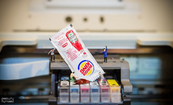 Potret Keseharian 'Manusia Mini' yang Menggelitik