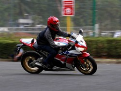 Butuh Nyali Besar untuk Taklukkan Honda CBR1000RR SP