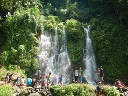 Banyuwangi Punya Air Terjun Kembar Tiga!
