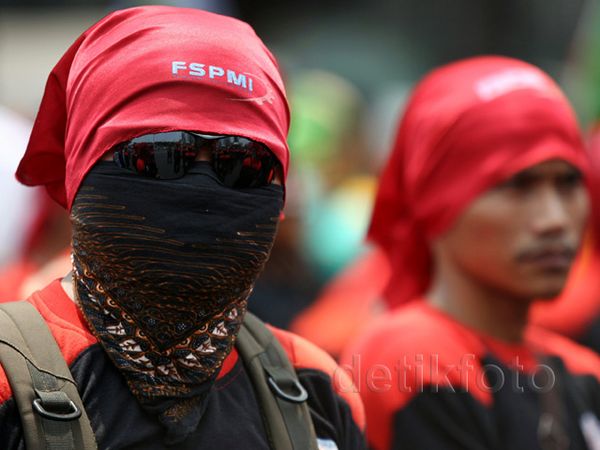 Ribuan Buruh Demo di Patung Kuda