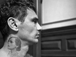 Fanboy Alert! James Franco Tato Lehernya dengan Wajah Emma Watson