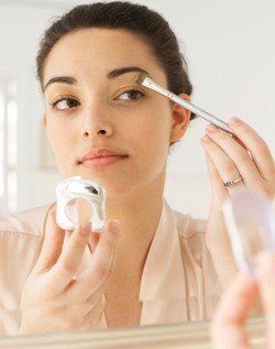 Selain Makeup, Tata & Warna Rambut Juga Bisa Berfungsi untuk Contouring Wajah