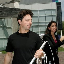 Sergey Brin Hobi Bercelana Pendek, Rapat pun Nyeker