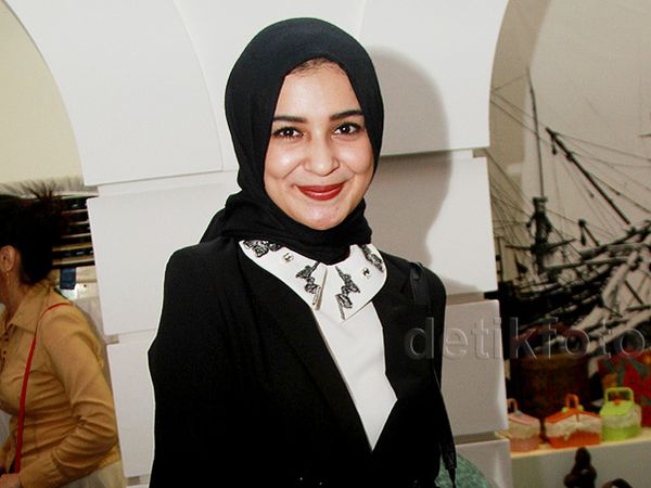 Gaya Hitam-putih Shireen Sungkar di JFW 2016