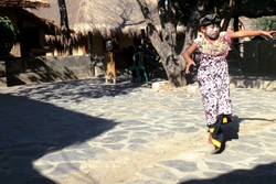 Tari Jenaka untuk Hibur Bocah Sunatan di Lombok