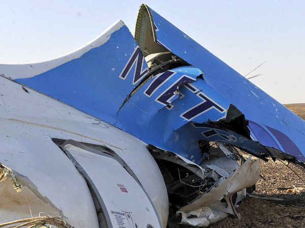 Pesawat Rusia Jatuh dan Hancur