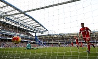 Philippe Coutinho membobol gawang Chelsea. Dalam pertandingan ini Coutinho dua kali membobol gawang lawan. Gol itu dibuatnya di menit ke-45 dan 74. John Sibley/Reuters/detikFoto.