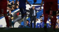 Jose Mourinho memberikan pengarahan kepada para pemain Chelsea. John Sibley/Reuters/detikFoto.