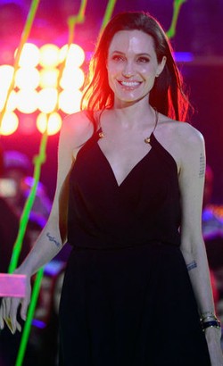 Brad Pitt Foto Topless Angelina Jolie untuk Majalah Fashion