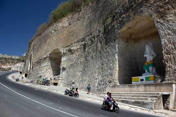 Berjumpa Dengan Tokoh Mahabharata di Pantai Pandawa