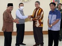 Pansus DPRD DKI Serahkan Berkas LHP ke BPK
