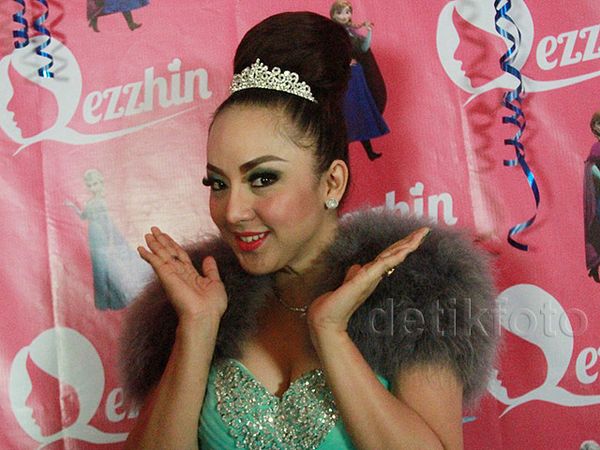 Guys, Regina Cari Pengganti Farhat Abbas Nih!