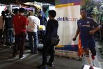 Nobar Merah-Biru yang Seru di Malam Minggu