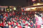 Nobar Merah-Biru yang Seru di Malam Minggu