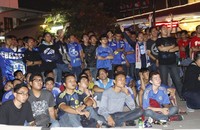 Sedih ya melihat tim kesayangan kalah? Tidak apa-apa, Bro. Coba lagi di pertandingan berikutnya, Oke?
