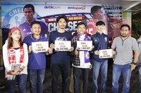 Empat orang pemenang lomba video game sepakbola yang diadakan sebelum kickoff. Hadiah untuk mereka adalah total Rp 2 juta.