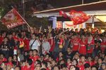 Nobar Merah-Biru yang Seru di Malam Minggu