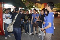 Nobar ini sekalian dijadikan kesempatan oleh para anak muda ini untuk bermalam minggu, bertemu dan bersenda gurau dengan teman-temannya.