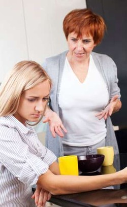 7 Cara Agar Akrab dengan Ibu Mertua