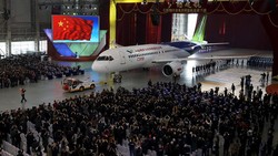 Tantang Dominasi Boeing dan Airbus, China Luncurkan Pesawat C919