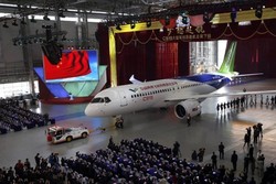 Tak Mau Kalah dengan Eropa & AS, China Luncurkan Pesawat C919