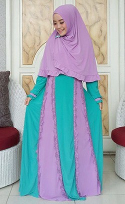 Foto: Penampilan Syari dengan Khimar Ala Si Manis Michan