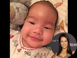 Super Cute! Putra Lucy Liu Gemesin Banget