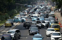 Keluhan Sopir Taksi, Omzet Turun Gara-gara Taksi Online