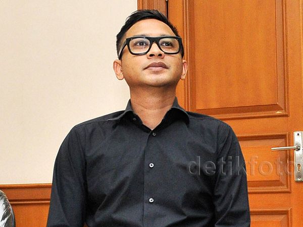 Lembu Hadir, Masayu Absen di Sidang Cerai