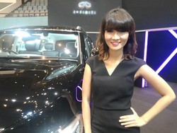 Curhatan Ayunda Saat Jadi Usher di Pameran Mobil