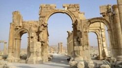 Pesawat Tempur Rusia Mengebom ISIS di Palmyra